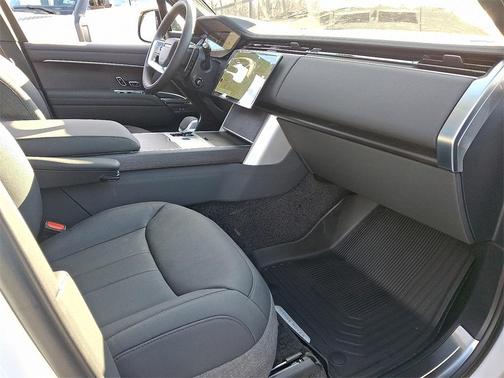 2025 Land Rover Range Rover P530 SE