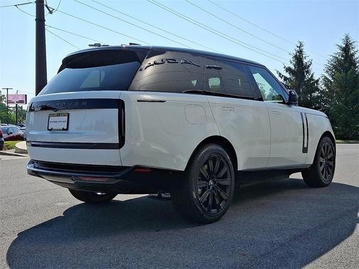 2025 Land Rover Range Rover P550e SE