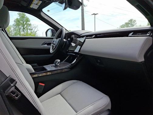 2026 Land Rover Range Rover Velar Dynamic SE