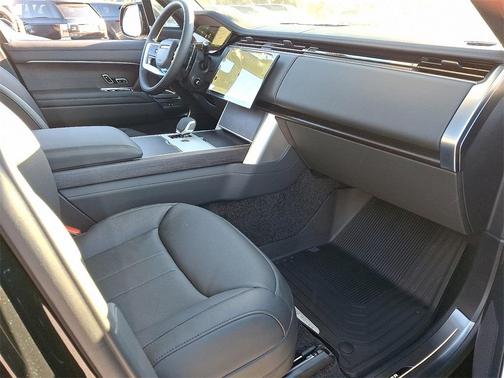 2025 Land Rover Range Rover P530 SE