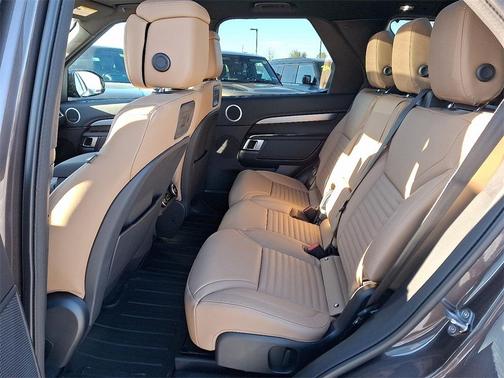 2025 Land Rover Discovery P360 Dynamic SE