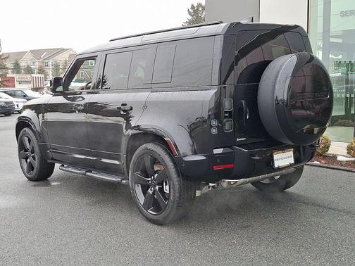 2026 Land Rover Defender 110 X-Dynamic SE