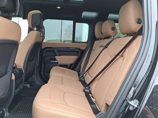 2026 Land Rover Defender 110 X-Dynamic SE