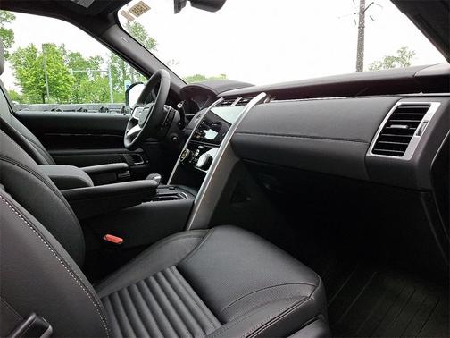 2025 Land Rover Discovery P300 S