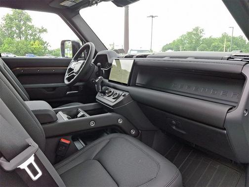 2025 Land Rover Defender P400 S