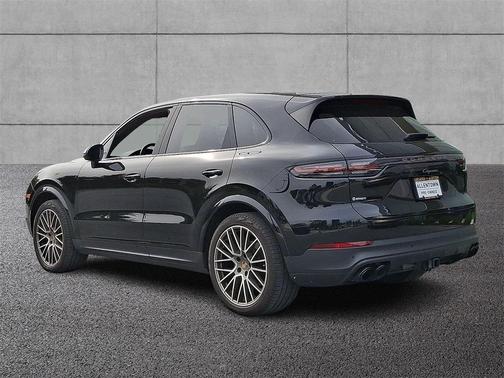 2023 Porsche Cayenne Platinum Edition