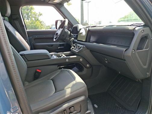 2025 Land Rover Defender P400 S