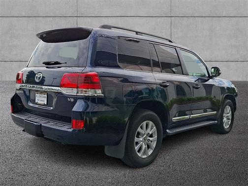 2016 Toyota Land Cruiser V8