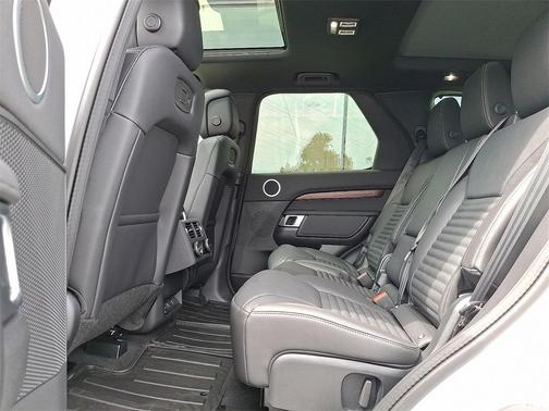 2025 Land Rover Discovery P300 S
