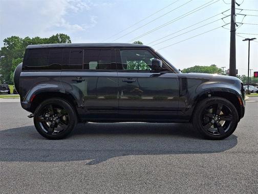 2025 Land Rover Defender P500 X-Dynamic SE