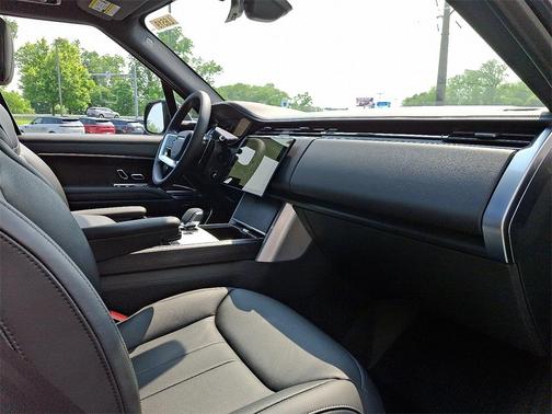 2025 Land Rover Range Rover P400 SE 7 Seat