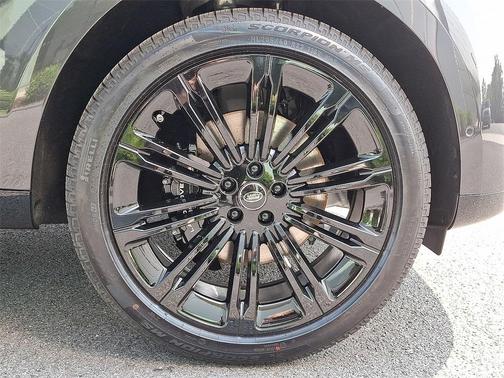 2025 Land Rover Range Rover P400 SE 7 Seat