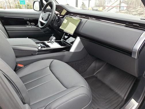 2025 Land Rover Range Rover P530 SE 7 Seat