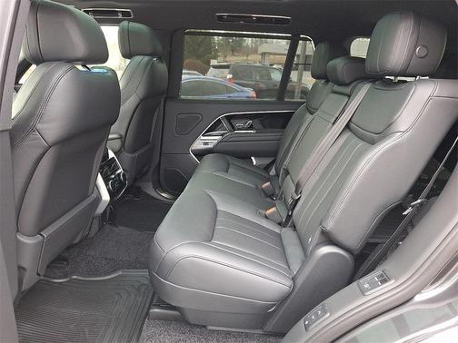 2025 Land Rover Range Rover P530 SE 7 Seat