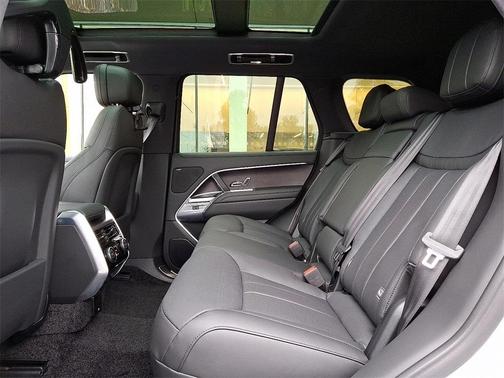 2025 Land Rover Range Rover P400 SE