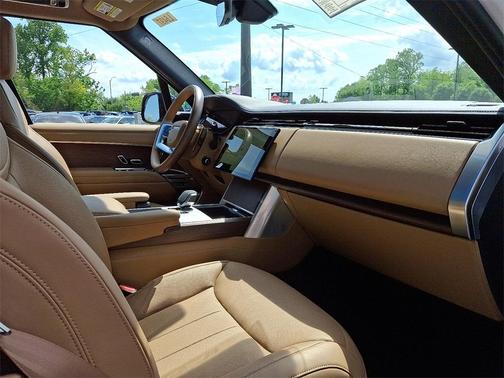 2025 Land Rover Range Rover P400 SE 7 Seat