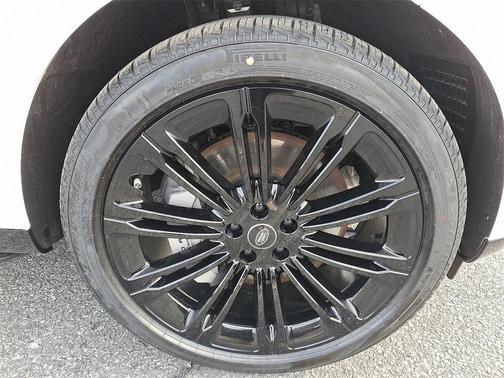 2025 Land Rover Range Rover P530 SE 7 Seat