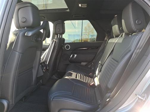 2025 Land Rover Discovery P300 S