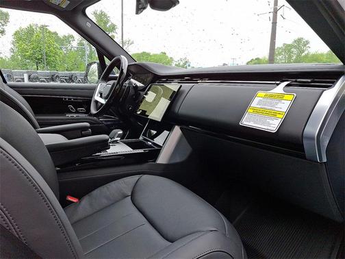 2025 Land Rover Range Rover P530 SE 7 Seat