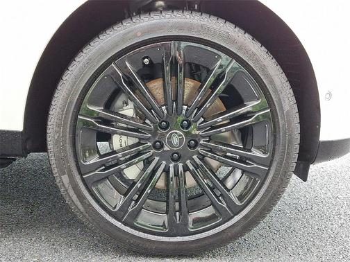 2025 Land Rover Range Rover P530 SE 7 Seat