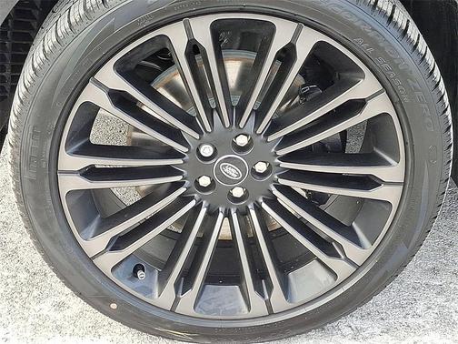 2026 Land Rover Range Rover Velar P400 Dynamic SE