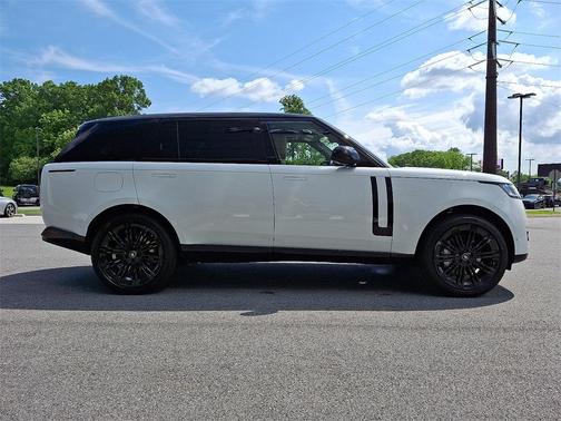 2025 Land Rover Range Rover P530 SE 7 Seat