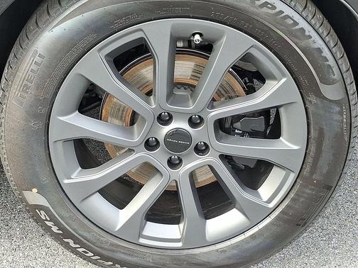 Santorini Black Metallic 2026 Land Rover Range Rover Sport SE