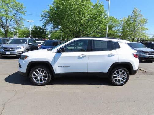 2022 Jeep Compass Latitude Lux