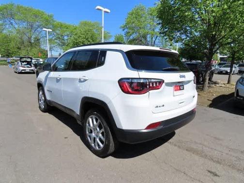 2022 Jeep Compass Latitude Lux