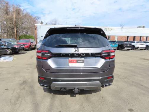 Modern Steel Metallic 2026 Honda Pilot Touring 8-Passenger
