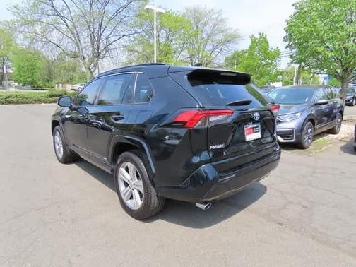 2022 Toyota RAV4 Hybrid SE