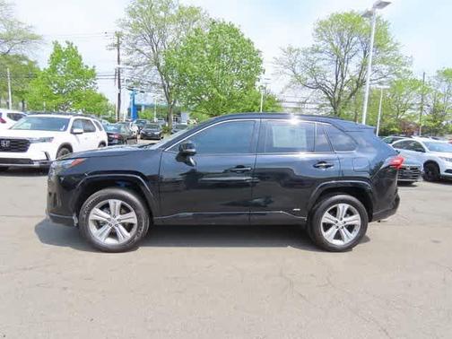2022 Toyota RAV4 Hybrid SE