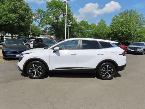 Glacial White Pearl 2023 Kia Sportage EX