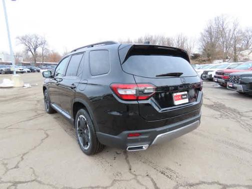 Crystal Black Pearl 2026 Honda Pilot Touring 8-Passenger