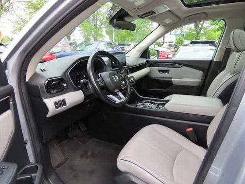 Lunar Silver Metallic 2023 Honda Pilot AWD Elite
