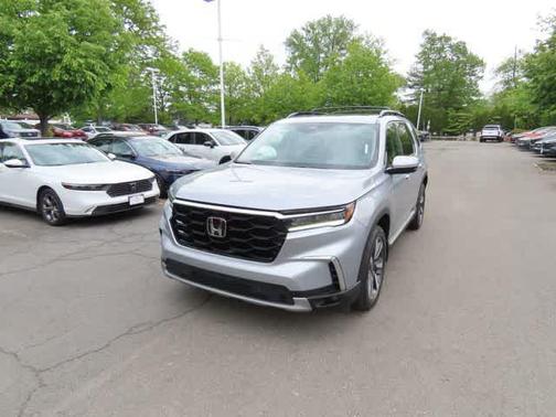Lunar Silver Metallic 2023 Honda Pilot AWD Elite