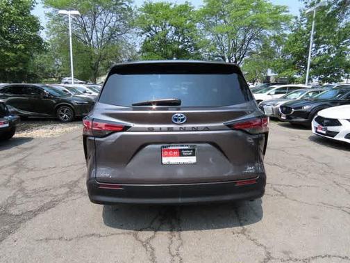 2022 Toyota Sienna XLE 7 Passenger