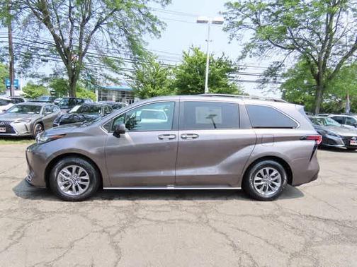 2022 Toyota Sienna XLE 7 Passenger