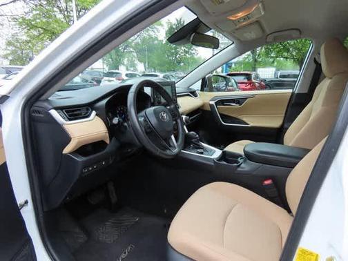 2020 Toyota RAV4 Hybrid XLE