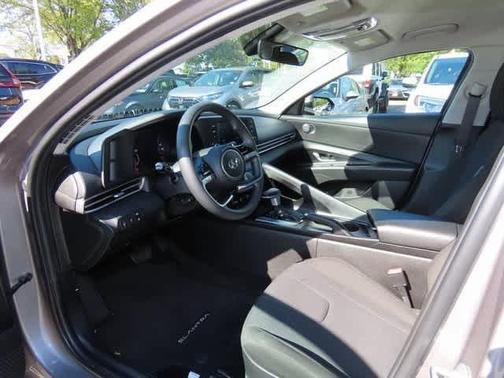 2021 Hyundai ELANTRA SE