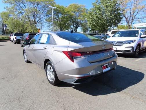 2021 Hyundai ELANTRA SE