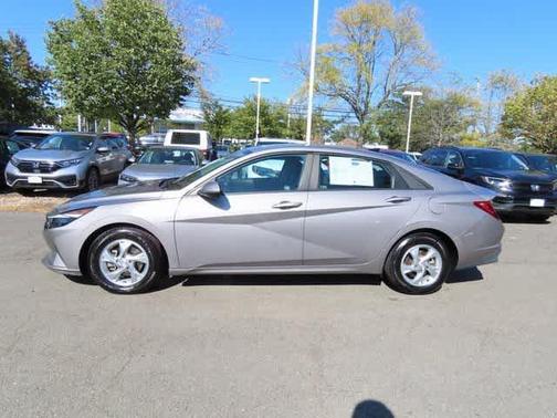 2021 Hyundai ELANTRA SE