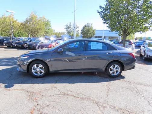 2023 Hyundai ELANTRA SE