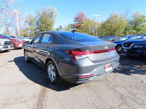 2023 Hyundai ELANTRA SE