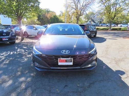 2023 Hyundai ELANTRA SE