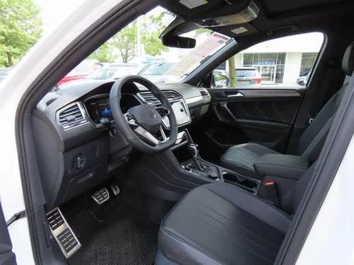2024 Volkswagen Tiguan 2.0T SE R-Line Black 4MOTION