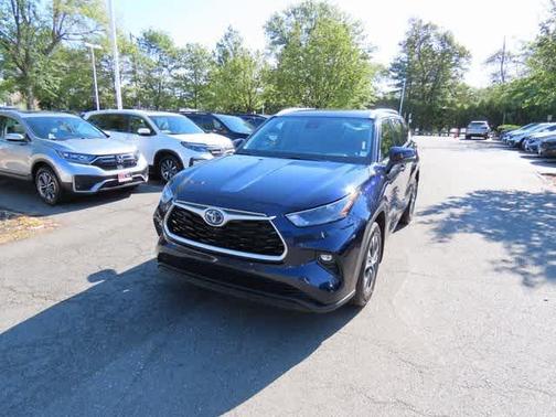 2022 Toyota Highlander Hybrid XLE