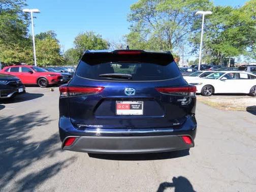 2022 Toyota Highlander Hybrid XLE