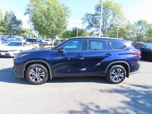 2022 Toyota Highlander Hybrid XLE