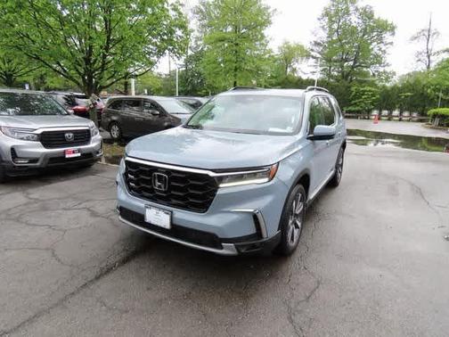 2023 Honda Pilot Touring 8-Passenger